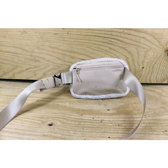 Lululemon Belt Bag Everywhere Fleece Natural Sherpa Fanny Pack Crossbody - Picture 3 of 10